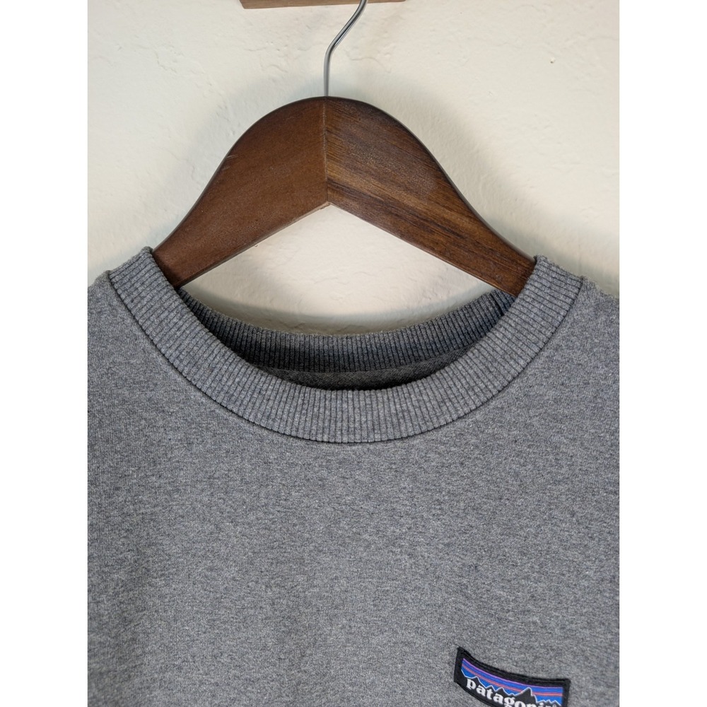 Patagonia Men's Medium Gray Crewneck Sweatshirt Logo Pullover STY39543 FA19 - Picture 3 of 14